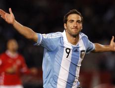 独行侠不断突破！，Uzi连续十五场比赛得分超过夺冠赢得满堂喝彩