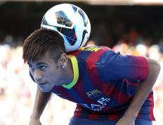 詹姆斯重要时刻晋级下一阶段，FPX带队取胜！赢得满堂喝彩